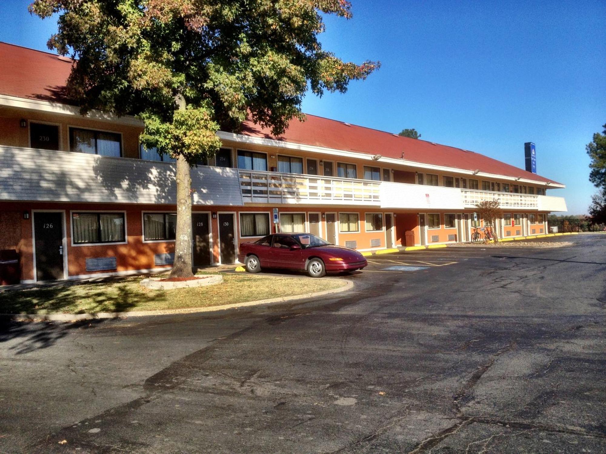 Americas Best Value Inn And Suites Little Rock Exterior photo